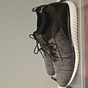 Cole haan grandmotion stitchlite sneaker. Black/white